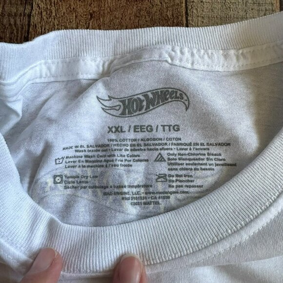 Hot Wheels Legends tour white graphic tshirt men's xxl NEW - Picture 2 of 7